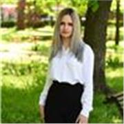 Qualifizierte Englischlehrerin (C2) mit Erfahrung im Gymnasialunterricht bietet Online-Unterricht für Kinder und Jugendliche an.