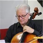 Offro lezioni a bambini di scuola elementare, scuola media e superiore.
L' insegnmento è stata da sempre una mia passione.