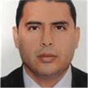 Profesor de química imparte clases a adultos de 15 años en adelante
