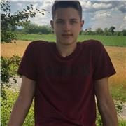 Auszubildender Mechatroniker Unterricht Elektrotechnik und Metall