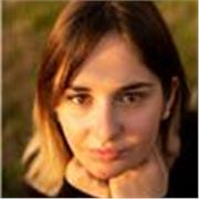 Aiuto ragazzi e ragazze, bambini e bambine con la scuola.