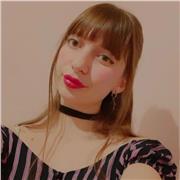 Profesora de ingles imparte clases a niños y jovenes de todas las edades