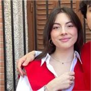 Estudiante universitaria con el PET, FCE y C1, experiencia con ingleses nativos todos los años en un campamento de verano.