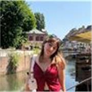 profesora que imparte tanto clases presenciales como online