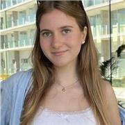 Soc una noia responsable, amb altes capacitats comunicatives encantada d’ensenyar Llengua i Literatura Catalana.