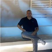 Dou aulas para alunos do ensino fundamental e médio