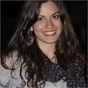 Sono una cantante, cantautrice e performer pop sotto contratto discografico. 
Insegno già canto ad allievi di tutte le età presso una scuola di musica e anche privatamente (online e in presenza)