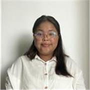 Soy auxiliar administrativo, me considero muy buena con los niños ya que tengo hermanos menores