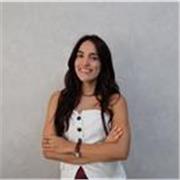 Graduada en Periodismo, y estudiante de último curso de Primaria. Experiencias como docente en prácticas en colegios.