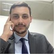 Profesor de materias de derecho para estudiantes de pregrado