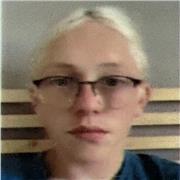 Prof en ligne, proposant des cours d'histoire, niveau collégien.