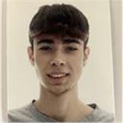 Pues al ser muy joven, dar clase a los niños más pequeños 