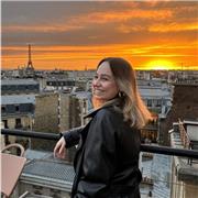 Étudiante en science de l’éducation  et en droit, propose des cours de soutient de la primaire au collège.