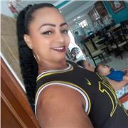 Profesor parte en material de biología y naturales