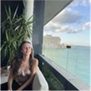 Profesora de inglés con experiencia para niños y adultos. Nivel B2 acreditados. También doy clases de repaso, y español y catalán