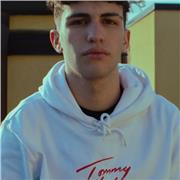 Studente Superiori offre lezioni di recupero per ragazzi delle medie