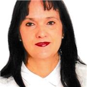 profesora graduada en derecho y trabajo social