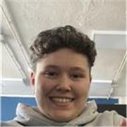 Soy una chica joven que le gusta que los niños se sientan cómodas aprendiendo y no les suponga un reto difícil de completar!