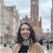 Ragazza di 23 anni fornisce lezioni di inglese
