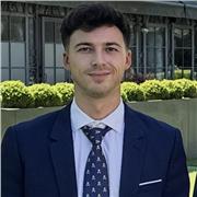 Soy titulado universitario en Estadística (4 años) y también en Economia (otros 4 años). Imparto clases a primaria y secundaria.
