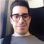 Laureato in Scienze Politiche impartisce lezioni private di Storia e Diritto Internazionale.