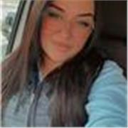 Chica joven apta para dar clases a niños 