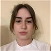 Englischlehrerin mit Erfahrung im Schulunterricht, unterstützend, klar und verständlich.