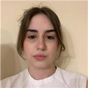 Englischlehrerin mit Erfahrung im Schulunterricht, unterstützend, klar und verständlich.