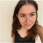Profesora de cine y audiovisual, arte, literatura y gramática.