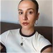 Profesora de inglés de secundaria imparte clases a niños, adolescentes y adultos.