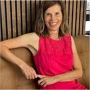 Geschäftsführerin vermittelt unternehmerische Kompetenz und Kommunikation und Persönlichkeitsentfaltung 