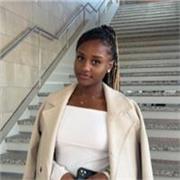 Estudiante de 16 años con buen trato infantil, ofrece apoyo en inglés y matemáticas para primaria.