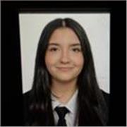 Estudiante paciente y responsable para apoyo escolar a niños pequeños