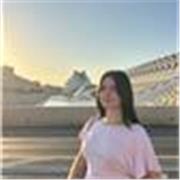 Soy Adri, doy clases de inglés. Tengo nivel alto de inglés porque parte de mi familia es de EEUU