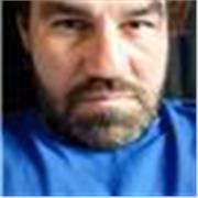 Coach de théâtre et artiste dans l'âme pour vous aider à atteindre une maturité professionnelle.