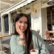 Profesora con muchas ganas de poder ayudar a niños y niñas con lo que necesiten: Matemáticas, Inglés, Catalán, Castellano…