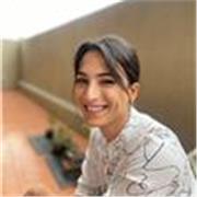 Abogada y profesora de derechos humanos y derecho internacional para estudiantes universitarios. 