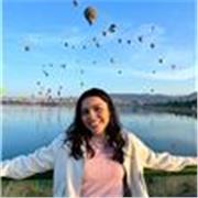 Maestra de dibujo para principiantes, ideal para infancias de cualquier rango de edad. 