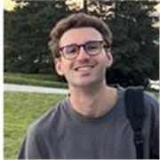 Profesor joven titulado en Humanidades especializado en Historia.