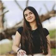 Graduada de bachillerato con nota de 10 en inglés, que además realizó un año de intercambio en EE.UU, con un nivel avanzado