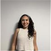 Licenciada en música con línea terminal en canto con experiencia como profesora por 3 años en iniciación musical y canto. 

