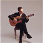 Profesor de guitarra, graduado en el Real Conservatorio de Música de Madrid y con más de 10 años de experiencia en la enseñanza