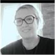 Insegnante di italiano molto seria impartisce lezioni di italiano a italiani e stranieri.