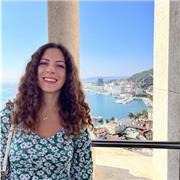 Laureata in giurisprudenza impartisce lezioni di di diritto