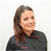 Cocinera y pastelera que enseña cocina creativa, práctica y cercana