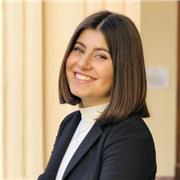 Ragazza diplomata al liceo linguistico offre aiuto compiti o ripetizioni per studenti delle elementari e delle medie