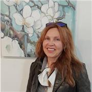 An enthusiastic art tutor for expressing yourself artistically.