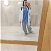 Enfermera con máster en profesorado y experiencia en asociación educativa preparando el ámbito científico para examen libre de ESO