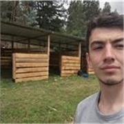 Profesor con experiencia en diferentes áreas cómo matemáticas, biología, geografía y humanidades