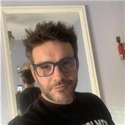 Soy un profesor de artes marciales y entrenador personal que se adapta a cualquier tipo de edad de las personas.